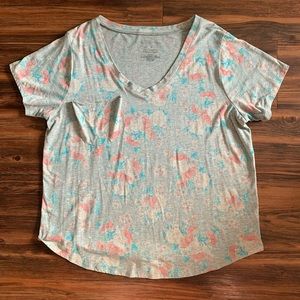 Gray Floral Pocket Tee! 🌸